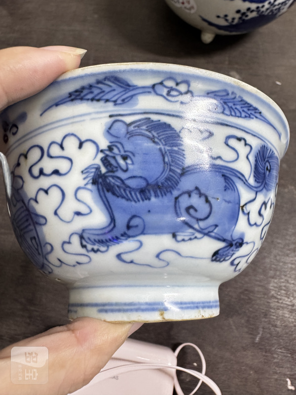 清 青花狮子绣球纹碗一对 - 图6
